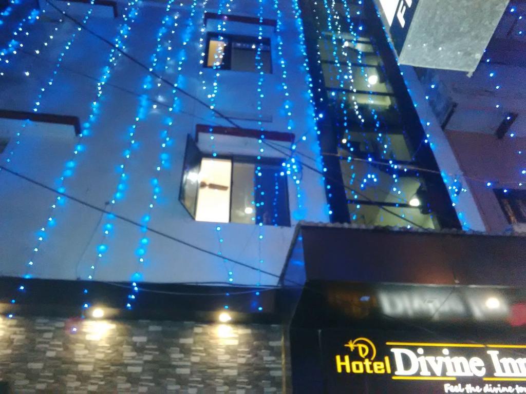 Hotel Divine Inn Varanasi Oda fotoğraf